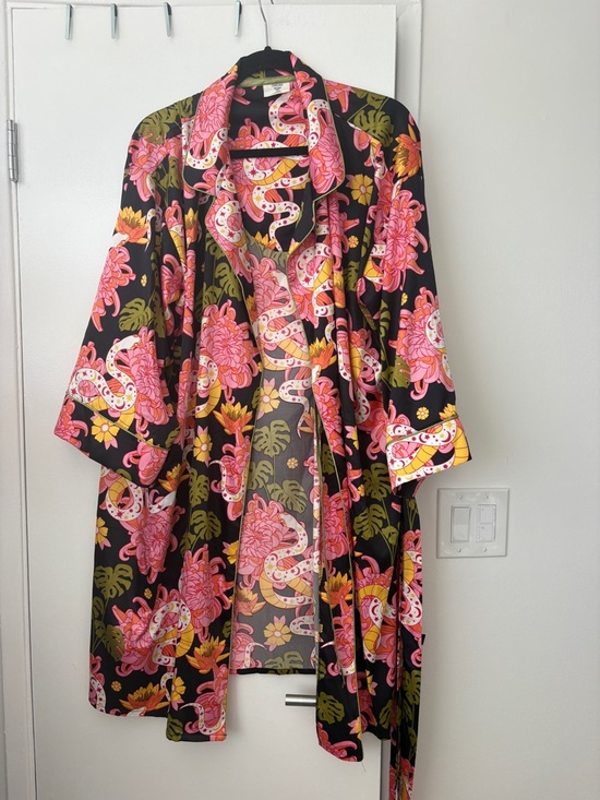 Chelsea Peers Other - Chelsea Peers Silky Floral & Snake Print Kimono Robe - Black with Pink